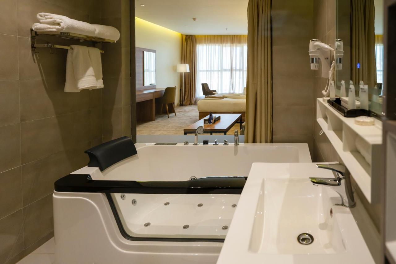 W Suites Hotel Abha Exteriör bild
